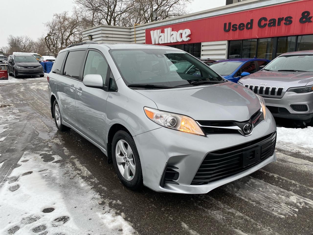 2020 Toyota Sienna LE 8-Passenger Photo
