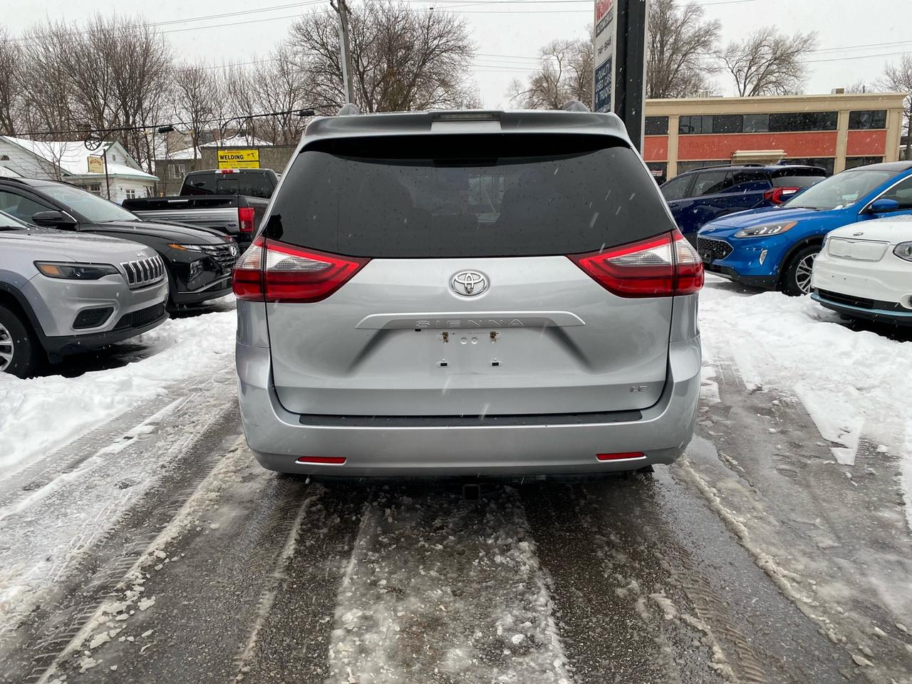 2020 Toyota Sienna LE 8-Passenger Photo