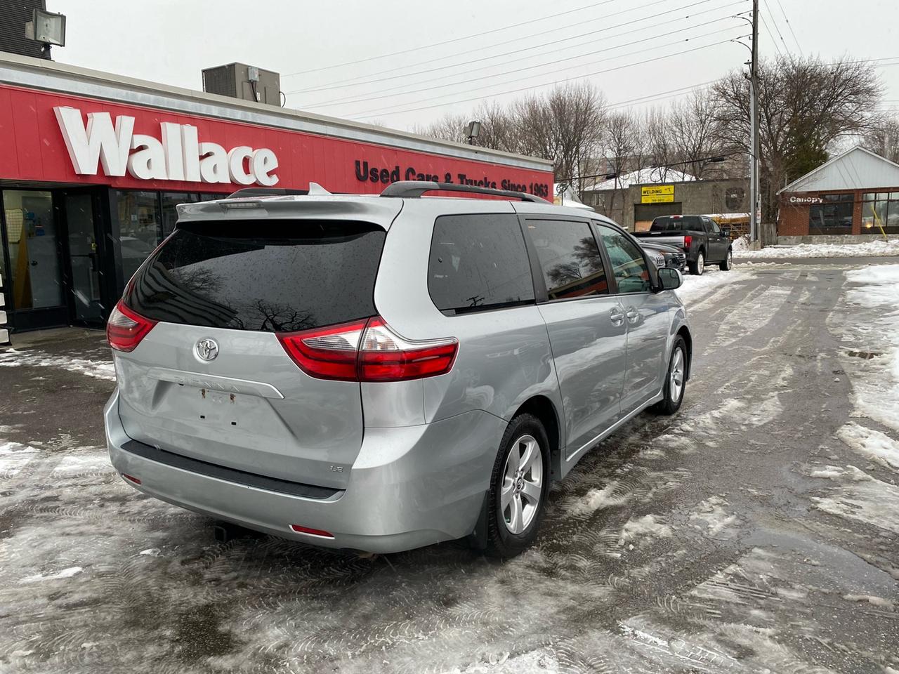 2020 Toyota Sienna LE 8-Passenger Photo