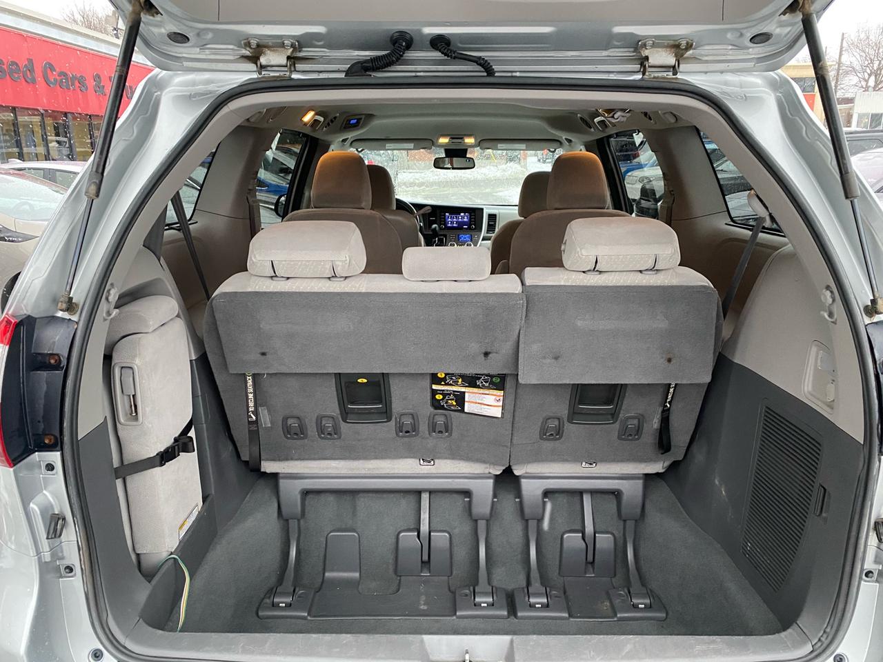 2020 Toyota Sienna LE 8-Passenger Photo