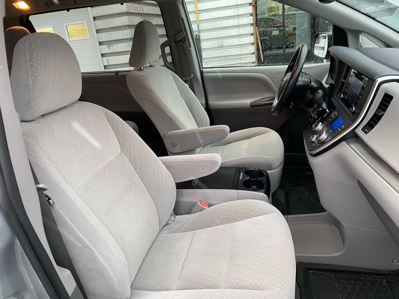 2020 Toyota Sienna LE 8-Passenger Photo