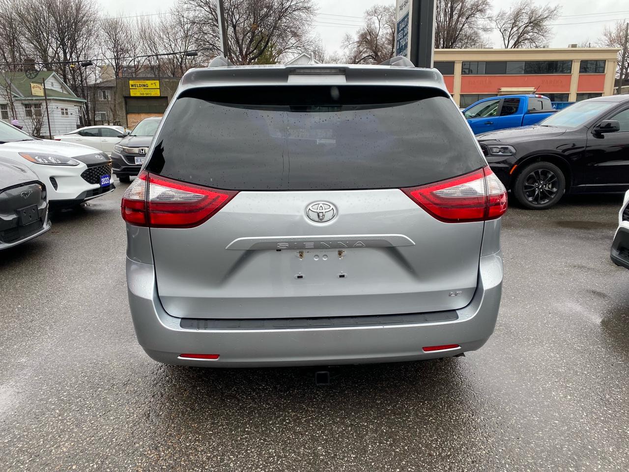 2020 Toyota Sienna LE 8-Passenger Photo