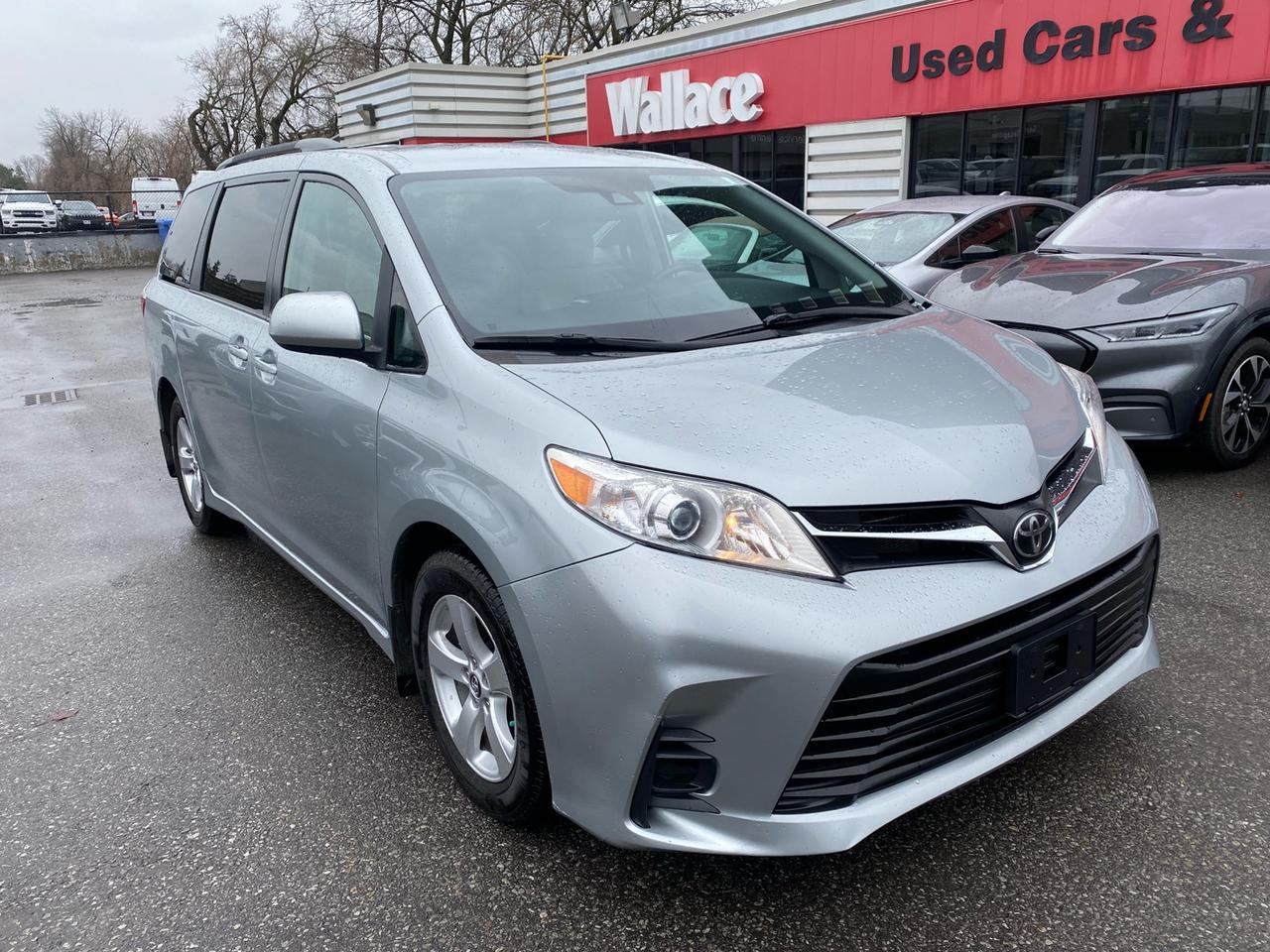 2020 Toyota Sienna LE 8-Passenger Photo