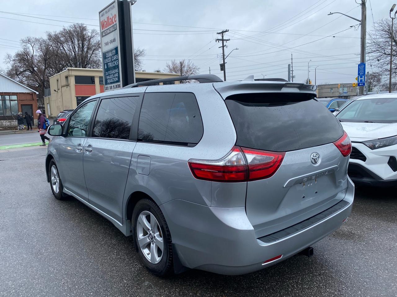 2020 Toyota Sienna LE 8-Passenger Photo