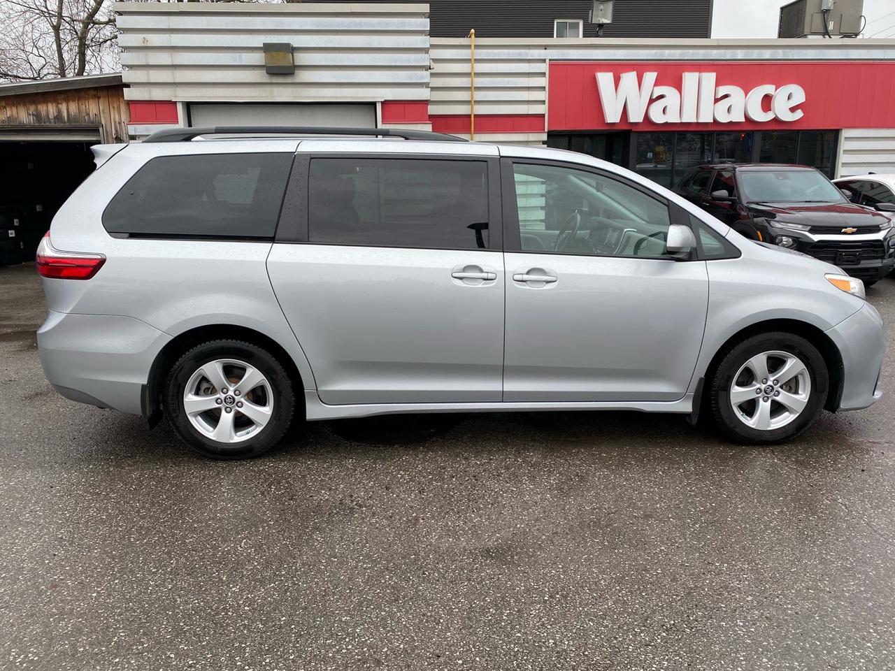 2020 Toyota Sienna LE 8-Passenger Photo