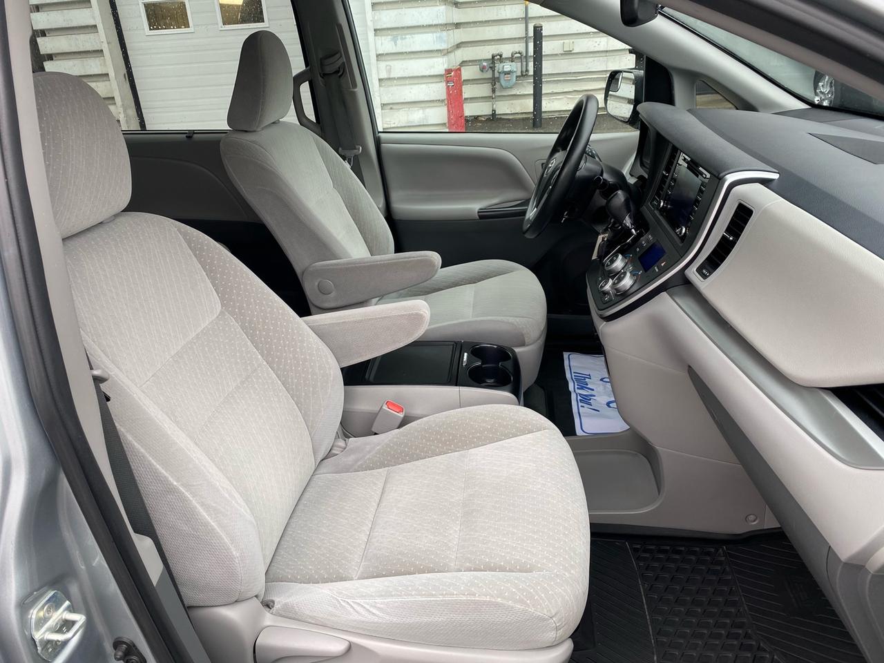 2020 Toyota Sienna LE 8-Passenger Photo