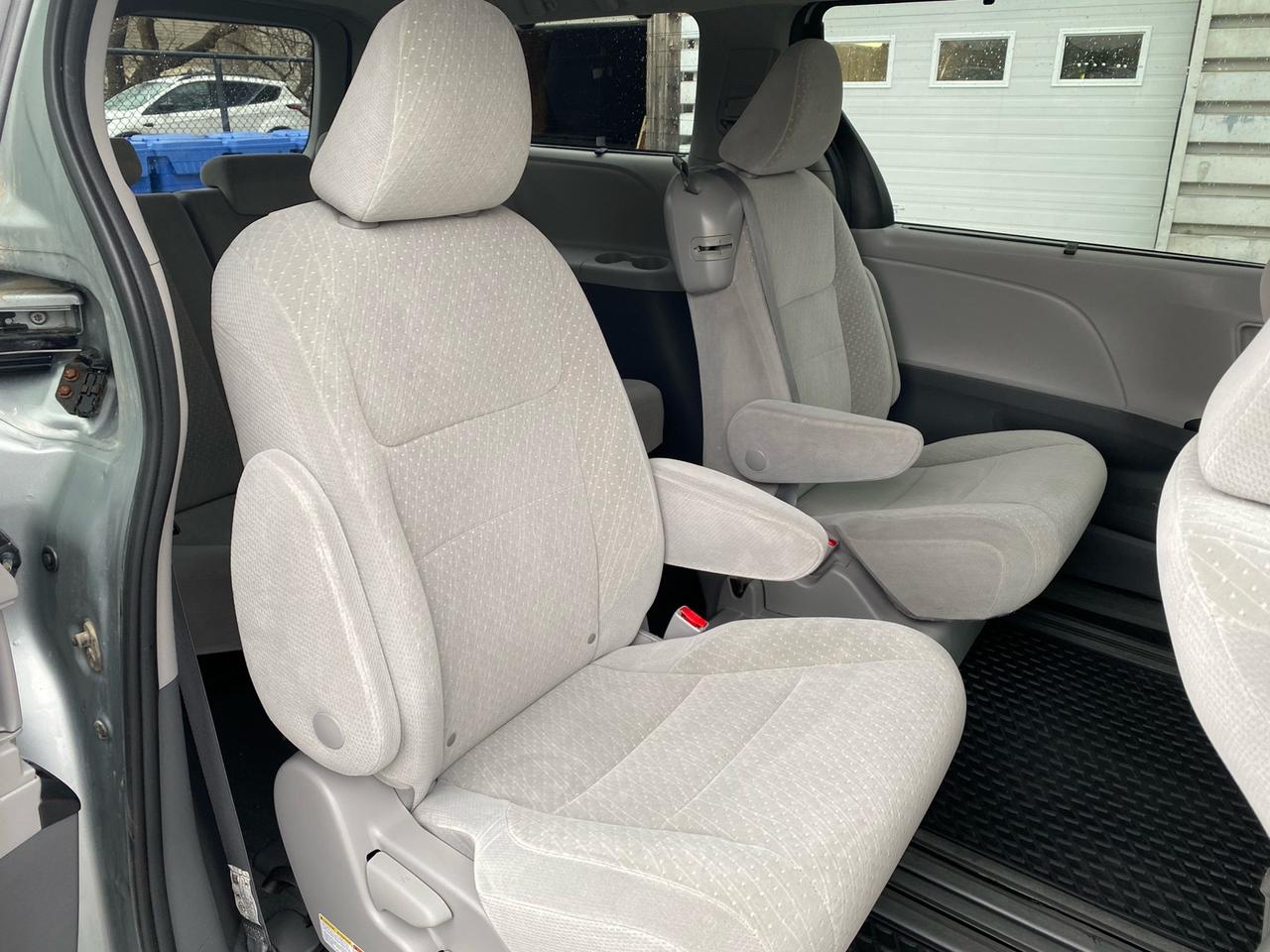 2020 Toyota Sienna LE 8-Passenger Photo