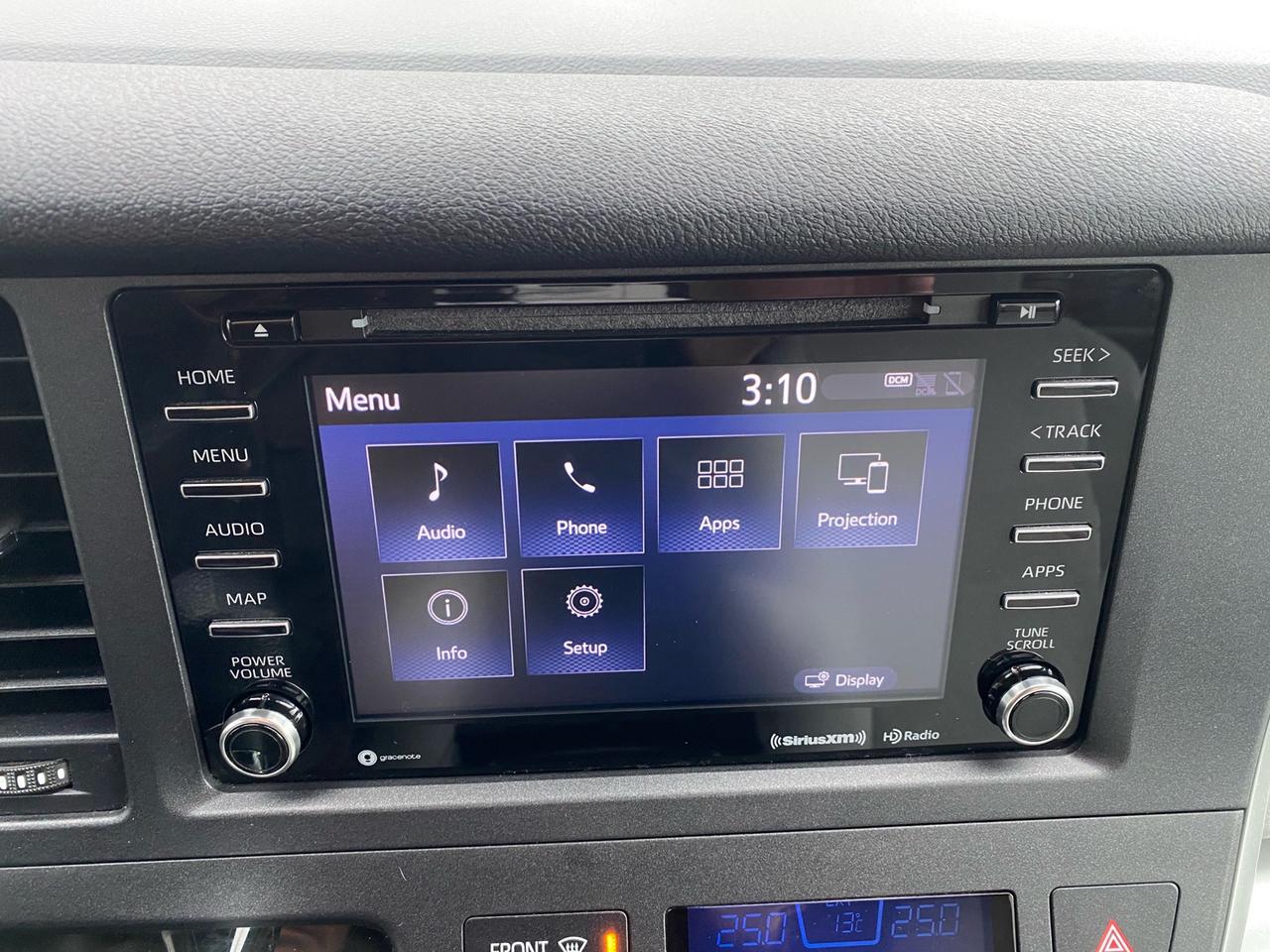 2020 Toyota Sienna LE 8-Passenger Photo