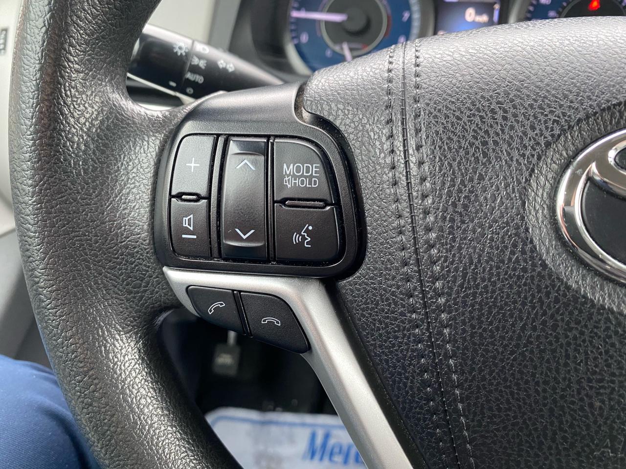 2020 Toyota Sienna LE 8-Passenger Photo