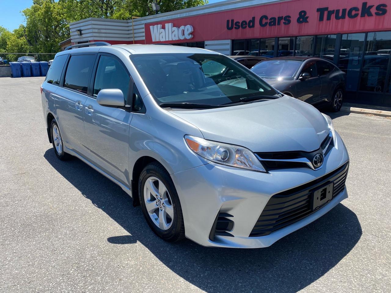 2020 Toyota Sienna LE 8-Passenger Photo