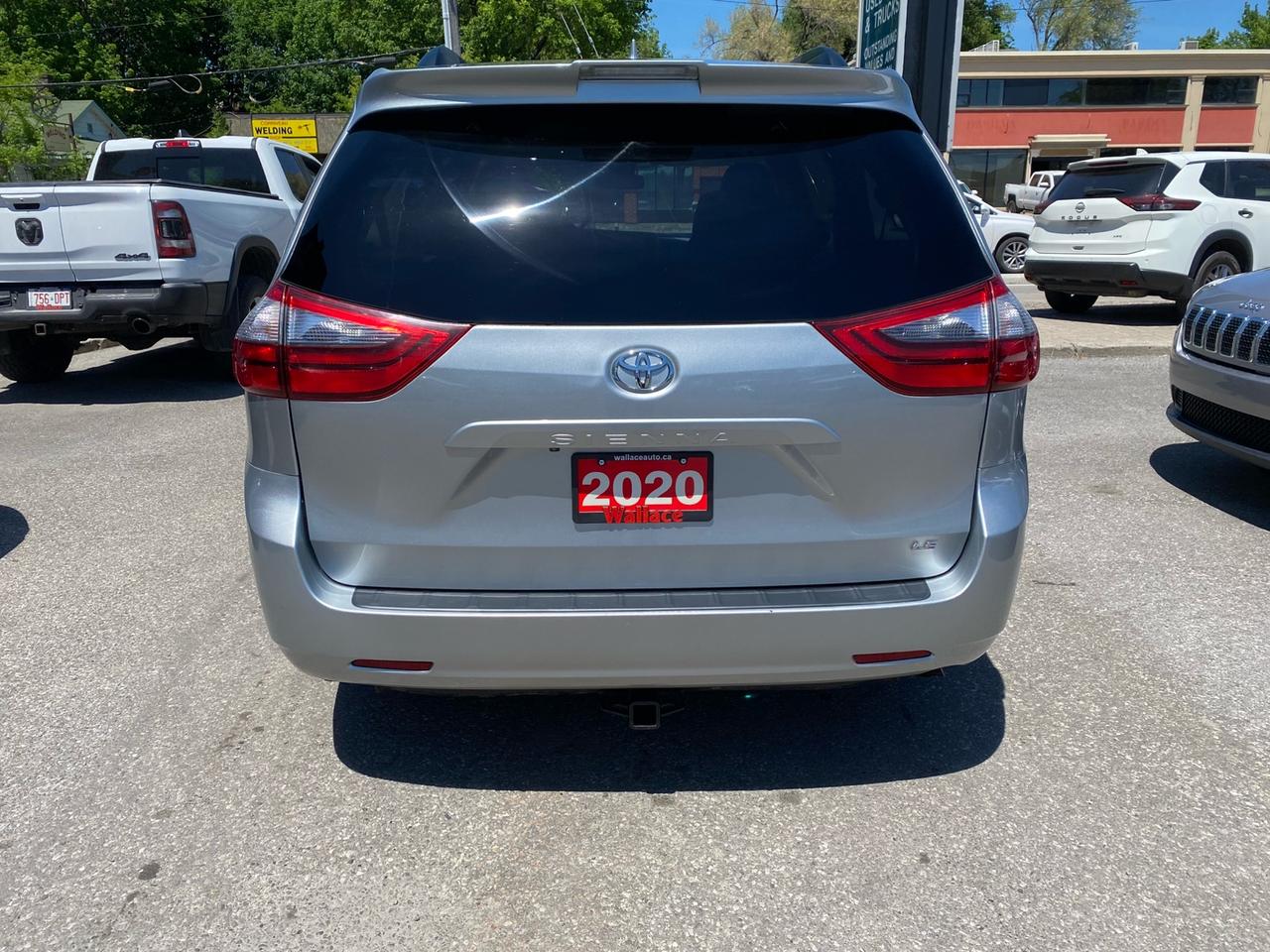 2020 Toyota Sienna LE 8-Passenger Photo