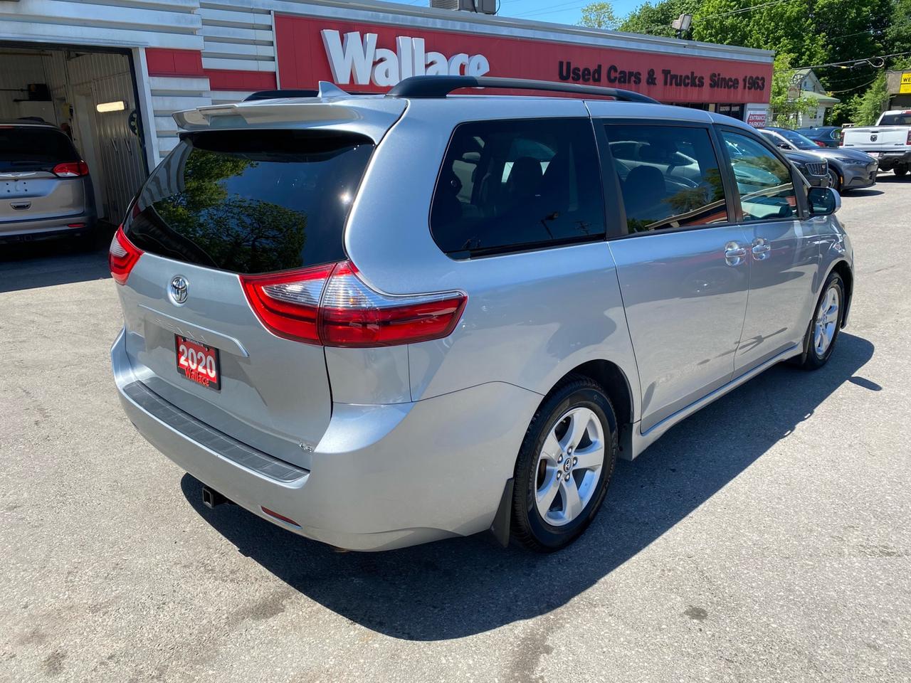 2020 Toyota Sienna LE 8-Passenger Photo
