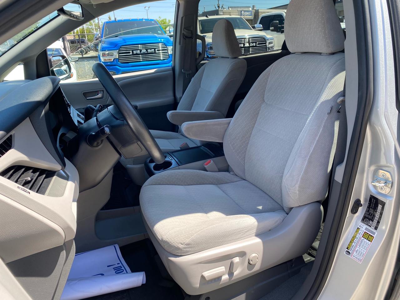 2020 Toyota Sienna LE 8-Passenger Photo