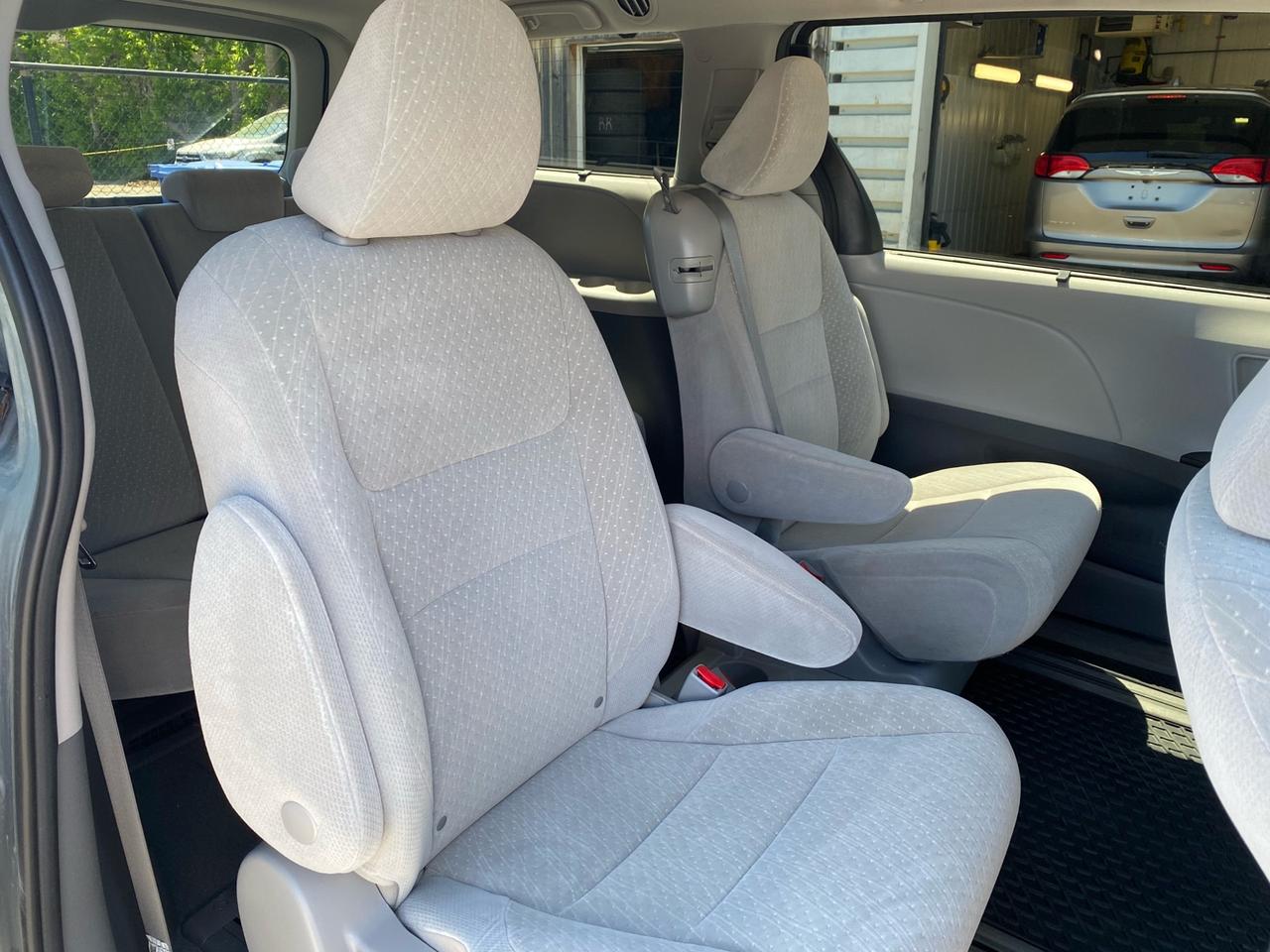 2020 Toyota Sienna LE 8-Passenger Photo