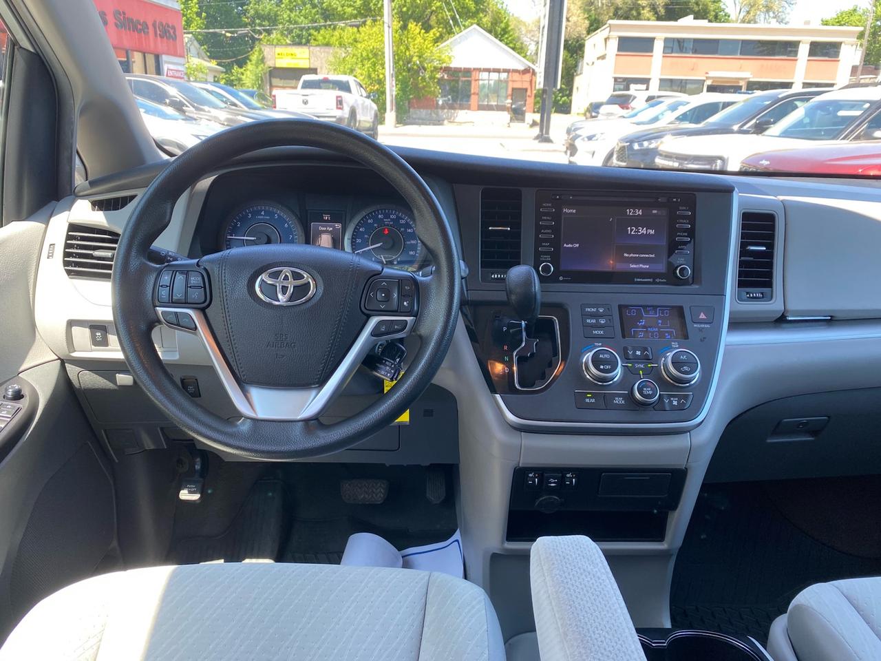 2020 Toyota Sienna LE 8-Passenger Photo