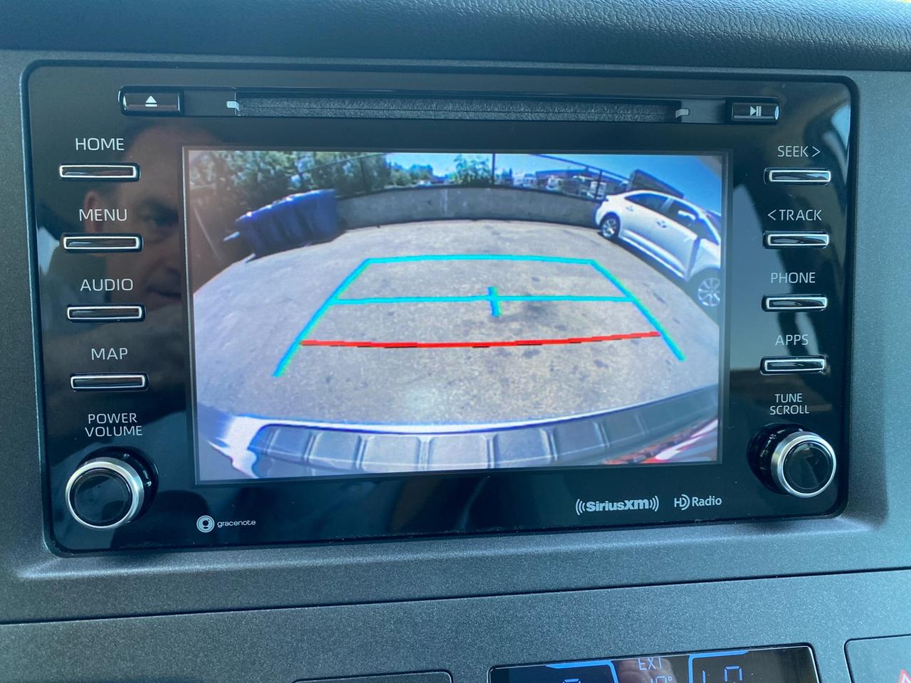 2020 Toyota Sienna LE 8-Passenger Photo