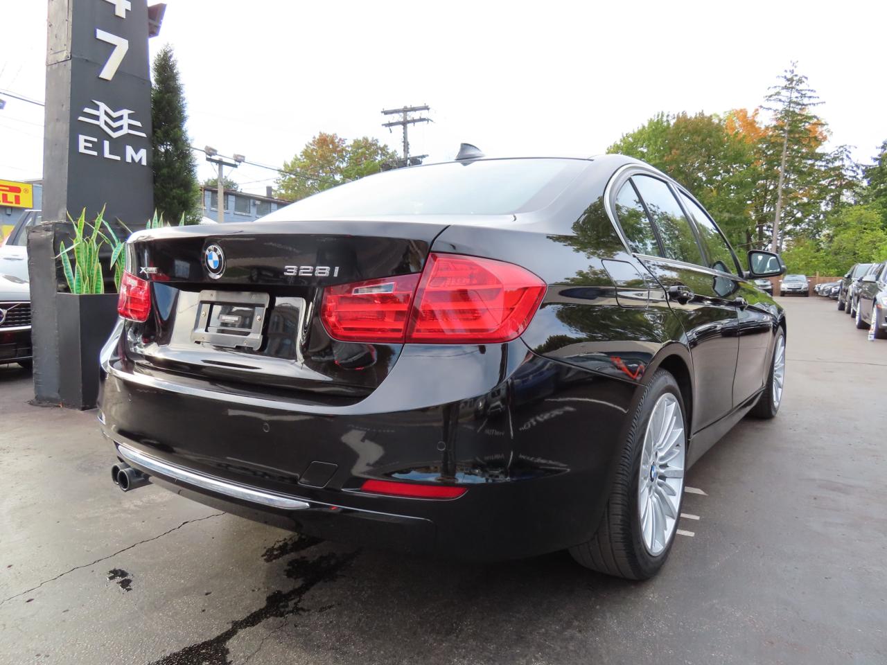 2013 BMW 3 Series 328i XDrive AWD - Navigation System - Leather !! Photo