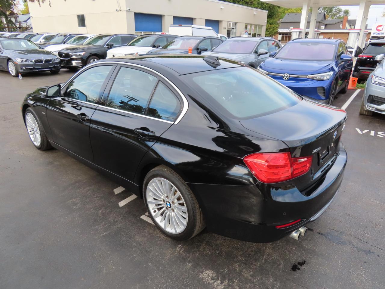 2013 BMW 3 Series 328i XDrive AWD - Navigation System - Leather !! Photo