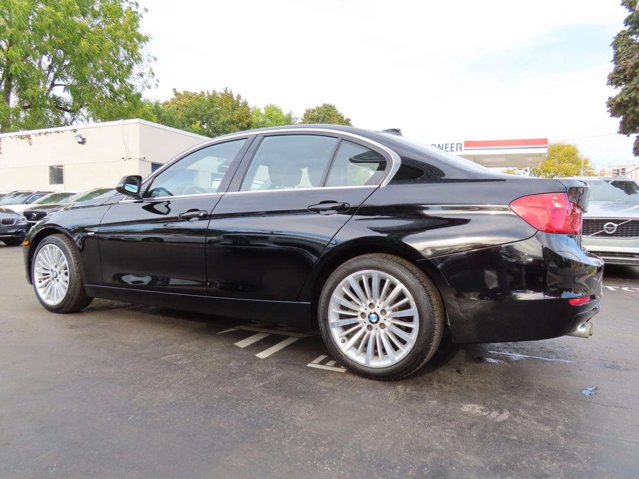 2013 BMW 3 Series 328i XDrive AWD - Navigation System - Leather !! Photo