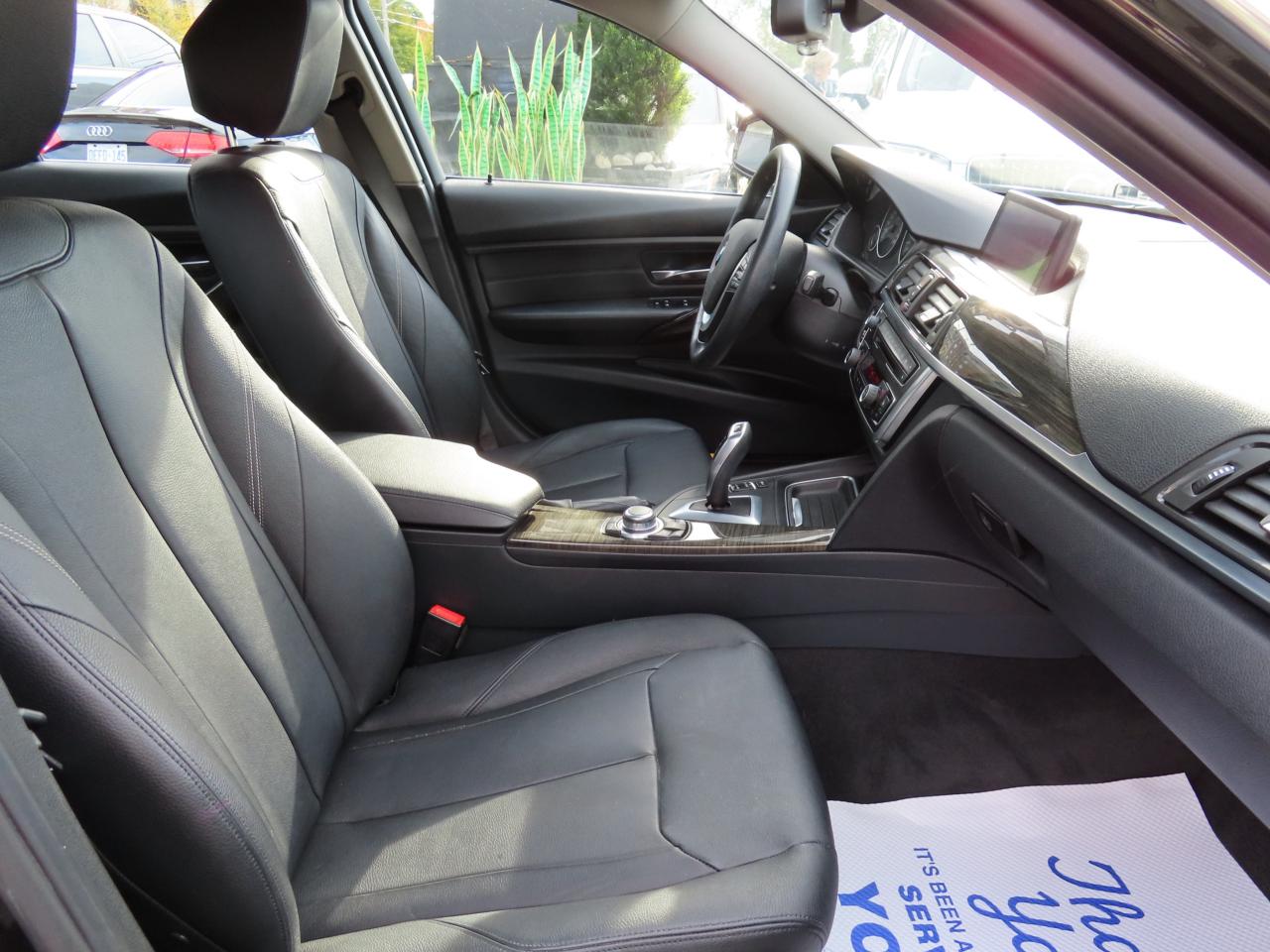 2013 BMW 3 Series 328i XDrive AWD - Navigation System - Leather !! Photo