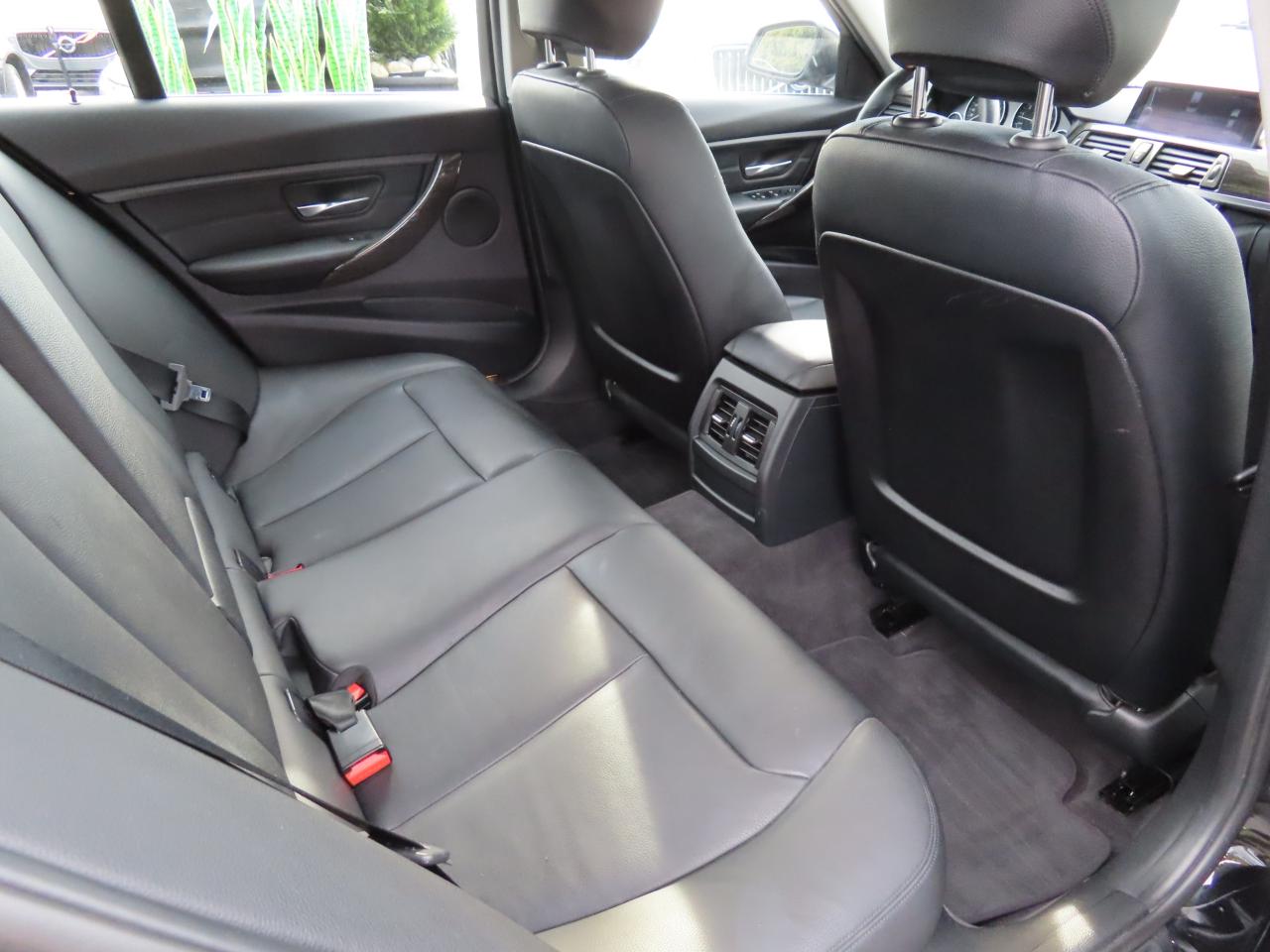 2013 BMW 3 Series 328i XDrive AWD - Navigation System - Leather !! Photo