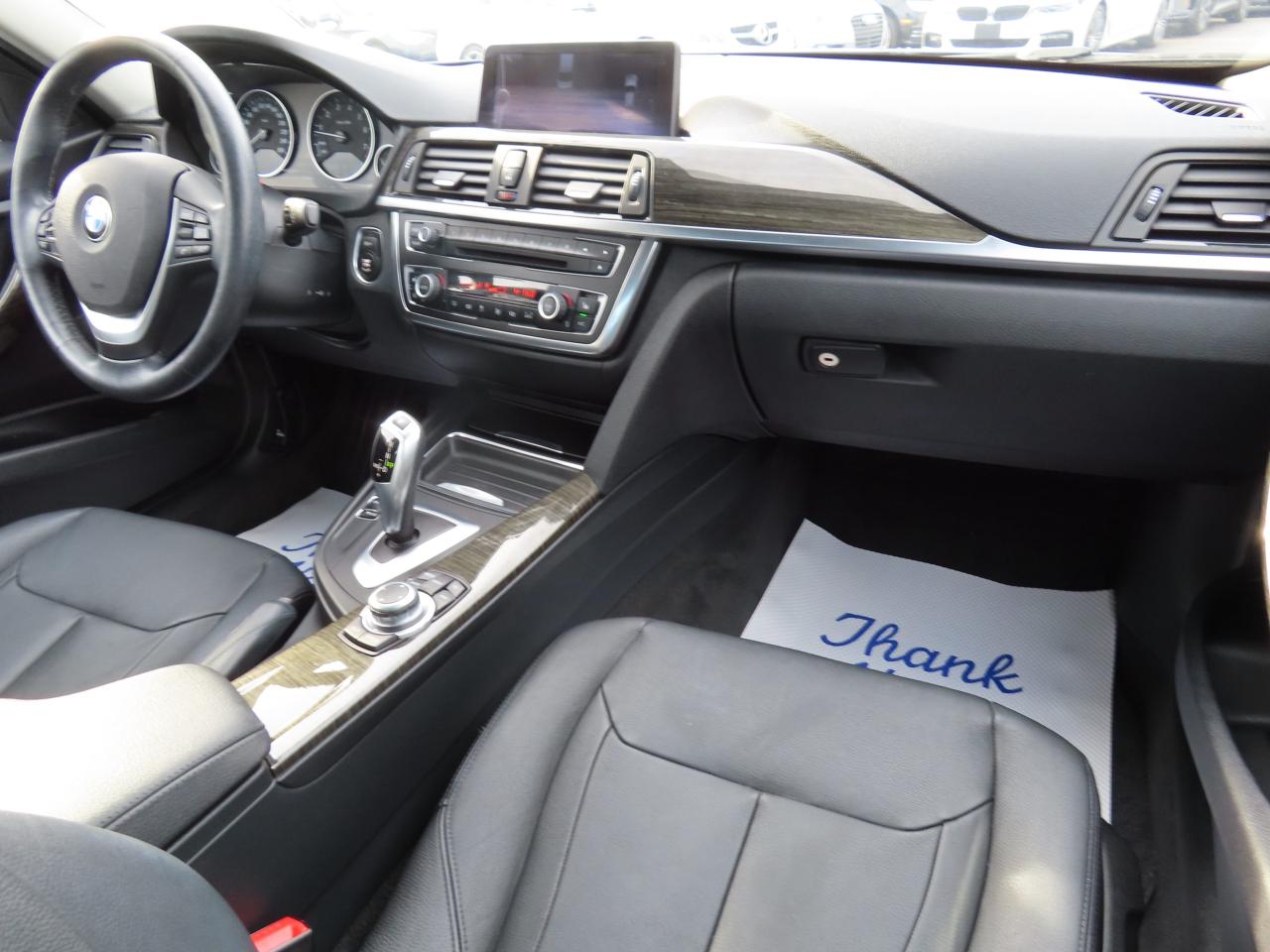 2013 BMW 3 Series 328i XDrive AWD - Navigation System - Leather !! Photo