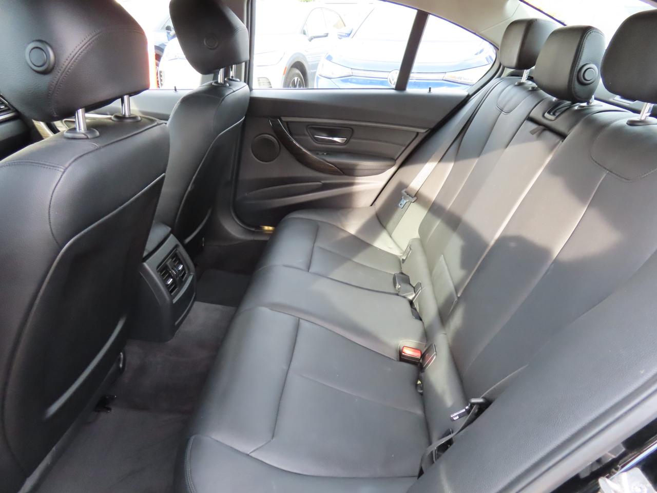 2013 BMW 3 Series 328i XDrive AWD - Navigation System - Leather !! Photo