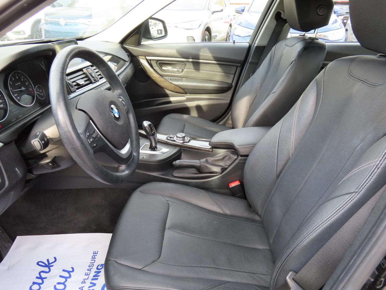 2013 BMW 3 Series 328i XDrive AWD - Navigation System - Leather !! Photo
