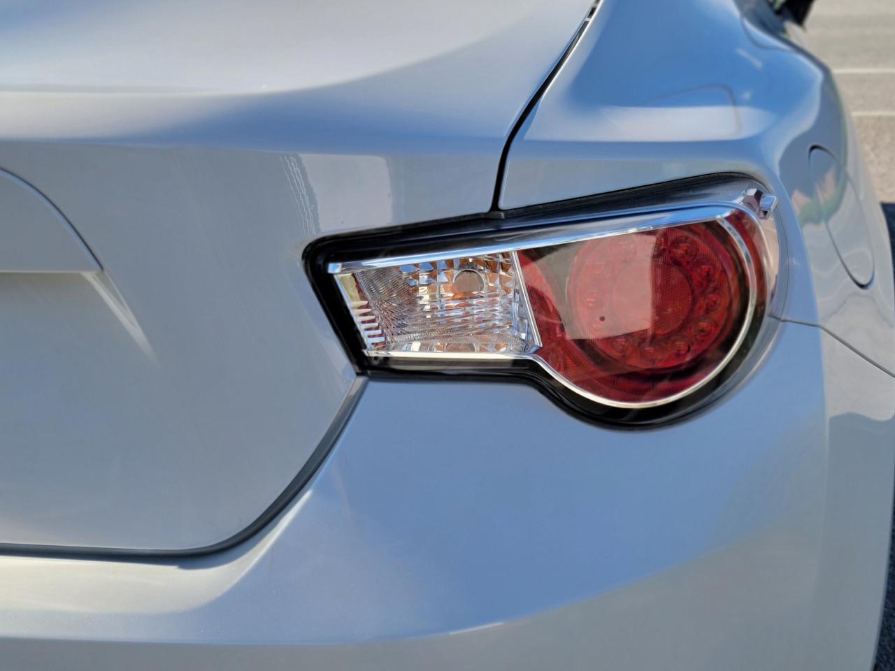 2016 Scion FR-S 6 SPEED | LOW KMS - Photo #5