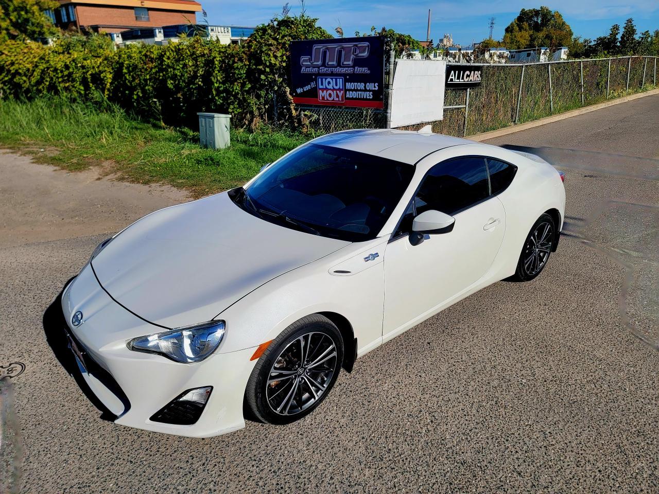 2016 Scion FR-S 6 SPEED | LOW KMS - Photo #9