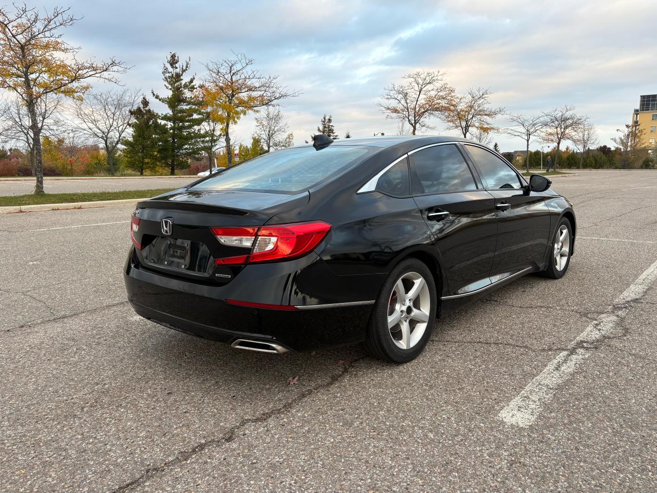 2019 Honda Accord Touring - Photo #4