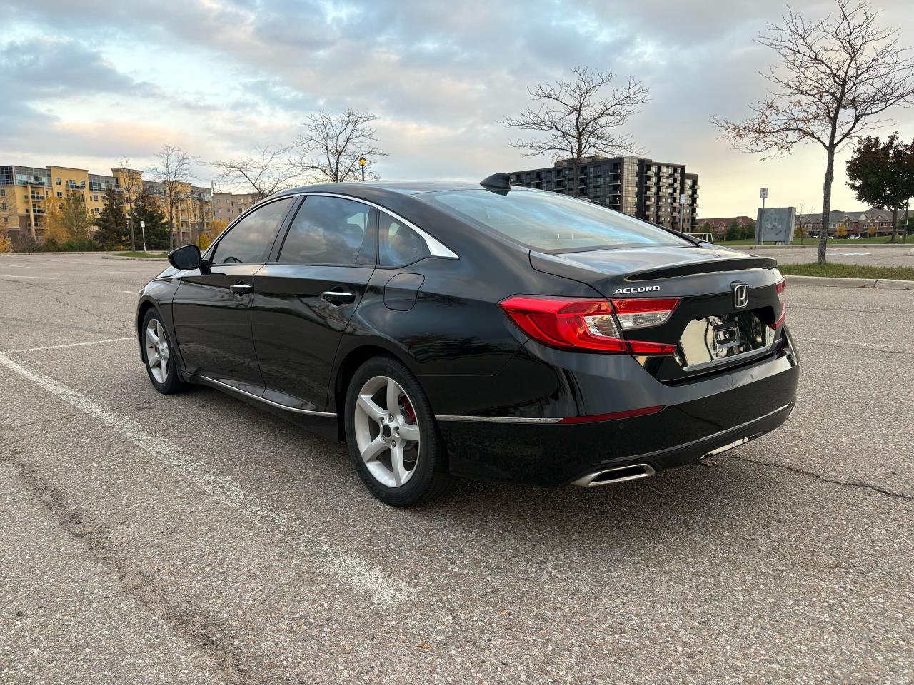 2019 Honda Accord Touring - Photo #6