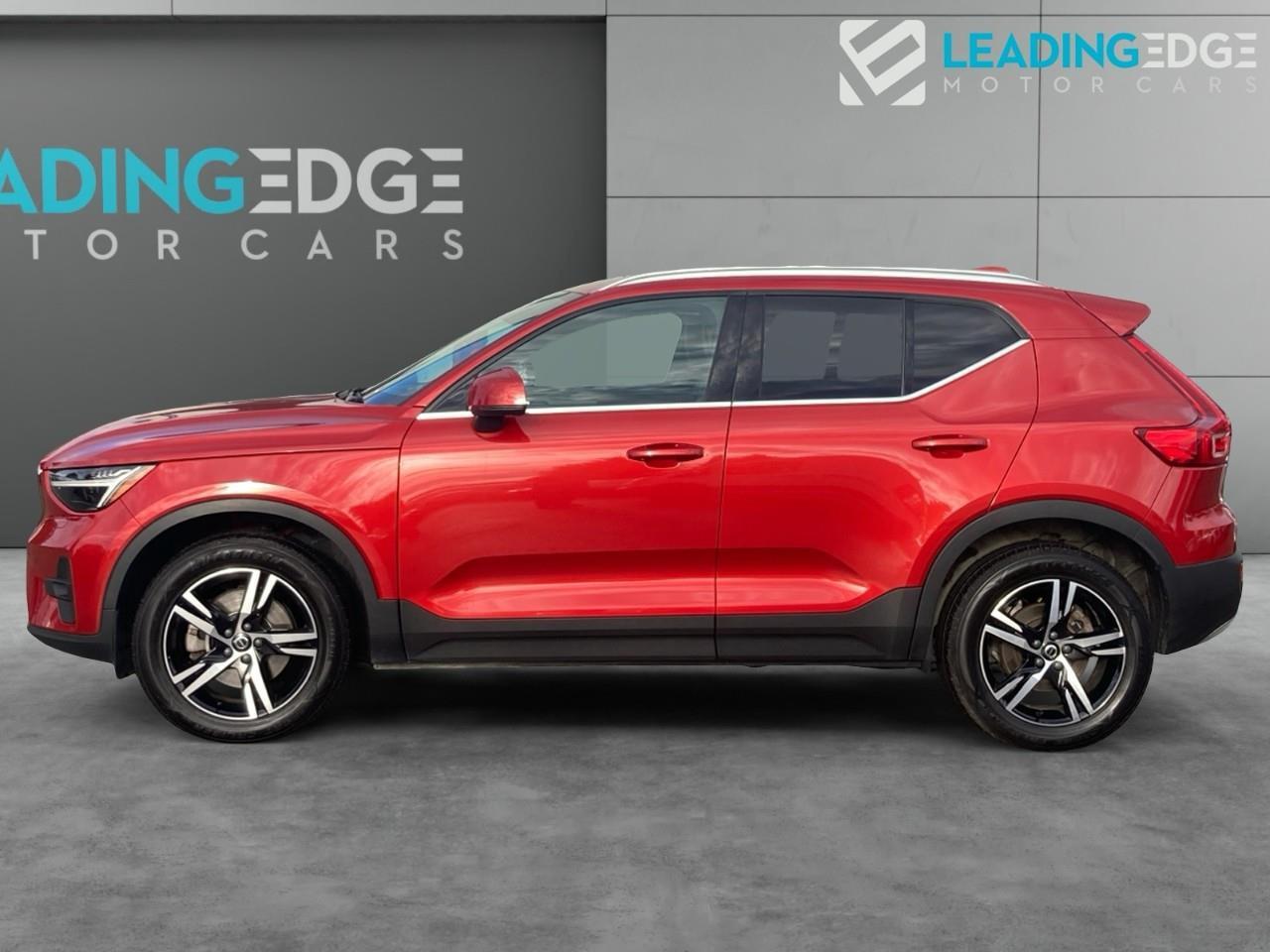 2023 Volvo XC40 B5 Plus Bright Theme Photo4