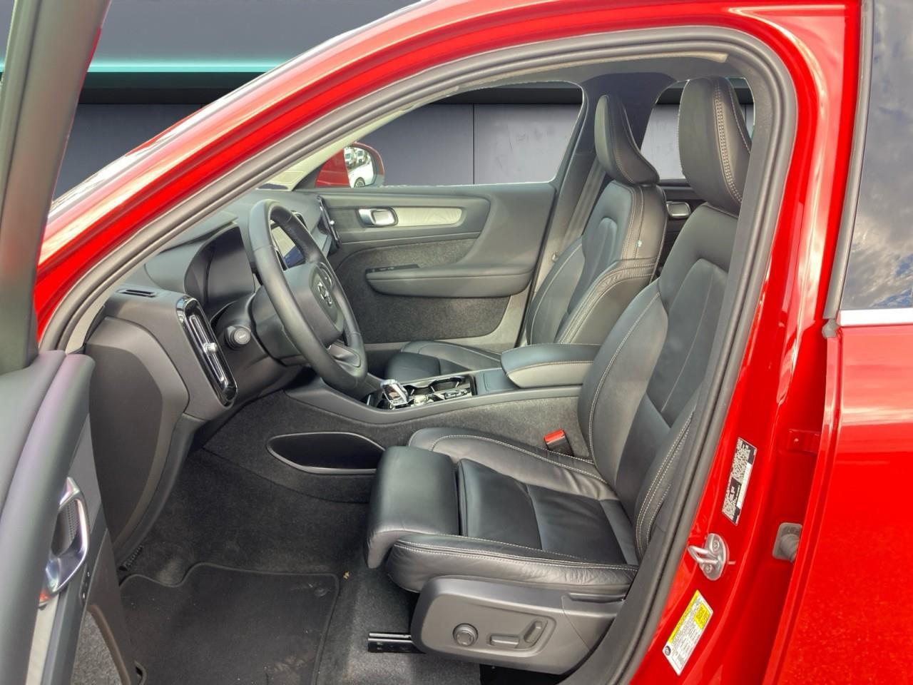 2023 Volvo XC40 B5 Plus Bright Theme Photo