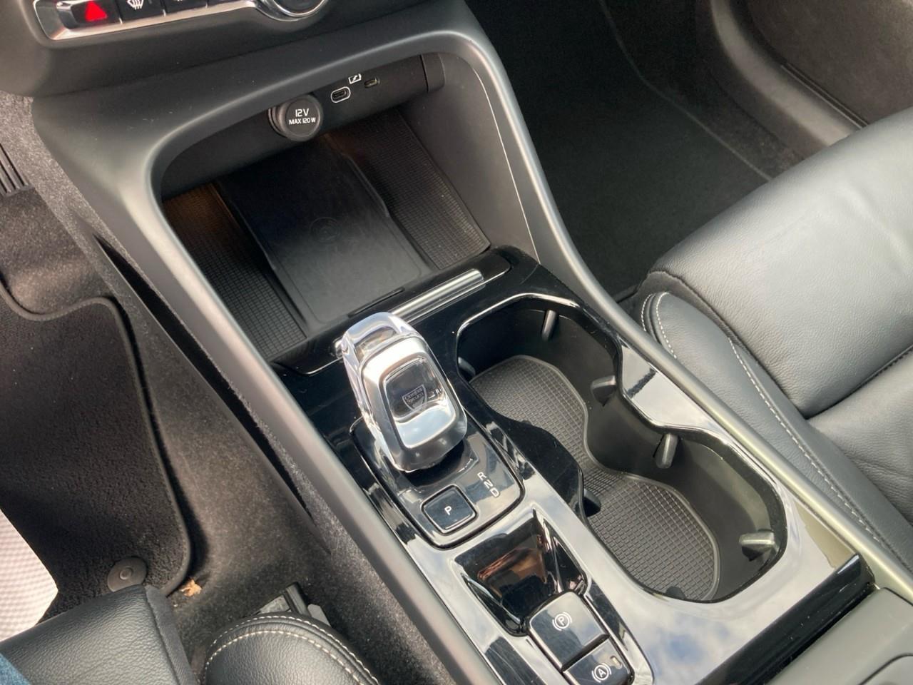 2023 Volvo XC40 B5 Plus Bright Theme Photo