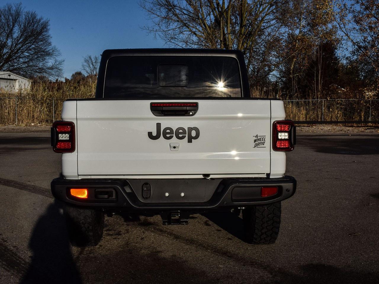 2026 Jeep Gladiator  Photo2