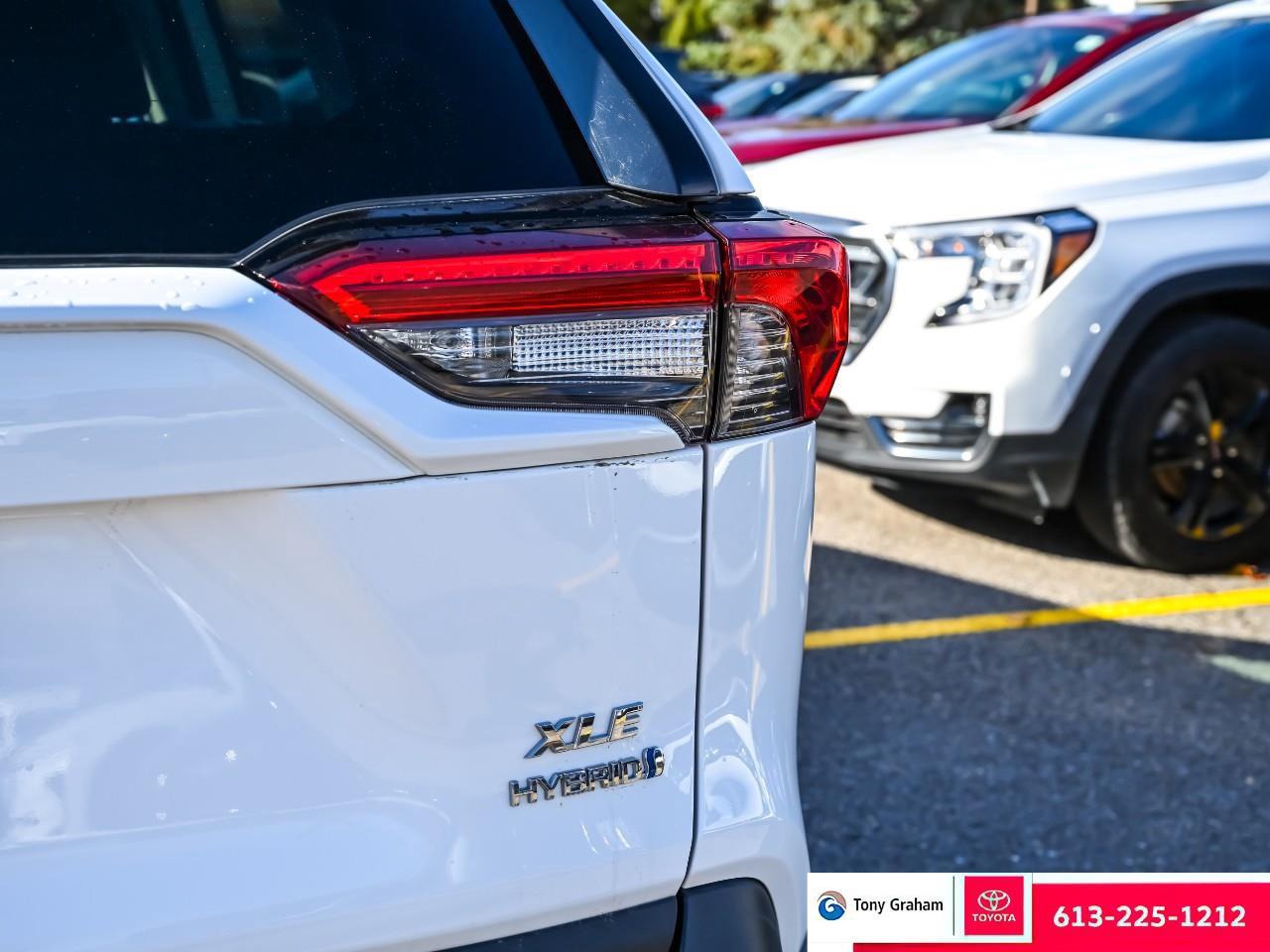 2024 Toyota RAV4 Hybrid XLE Photo4