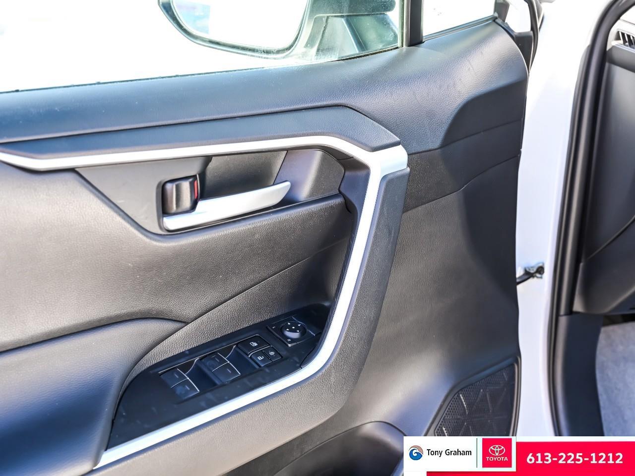 2024 Toyota RAV4 Hybrid XLE Photo