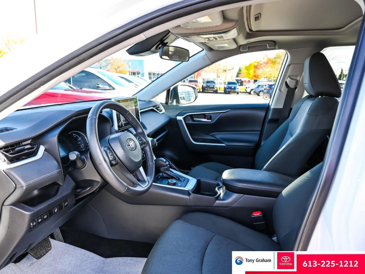 2024 Toyota RAV4 Hybrid XLE Photo