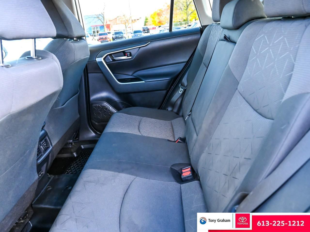 2024 Toyota RAV4 Hybrid XLE Photo