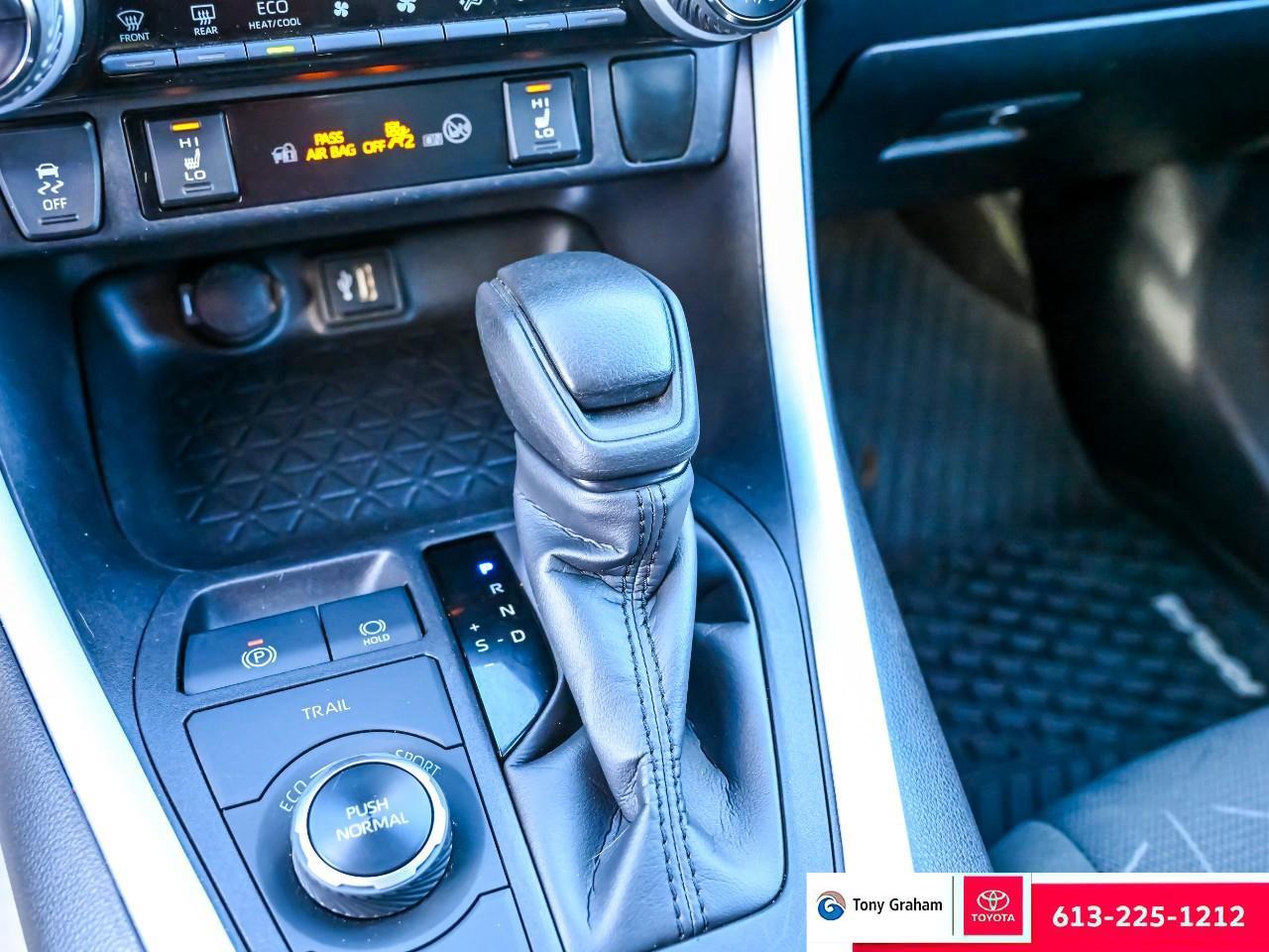 2024 Toyota RAV4 Hybrid XLE Photo