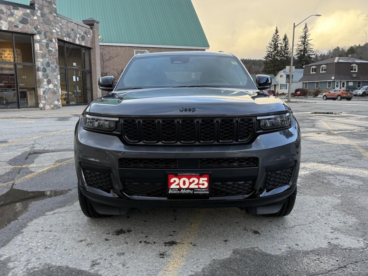 2025 Jeep Grand Cherokee L Altitude 4x4 Photo