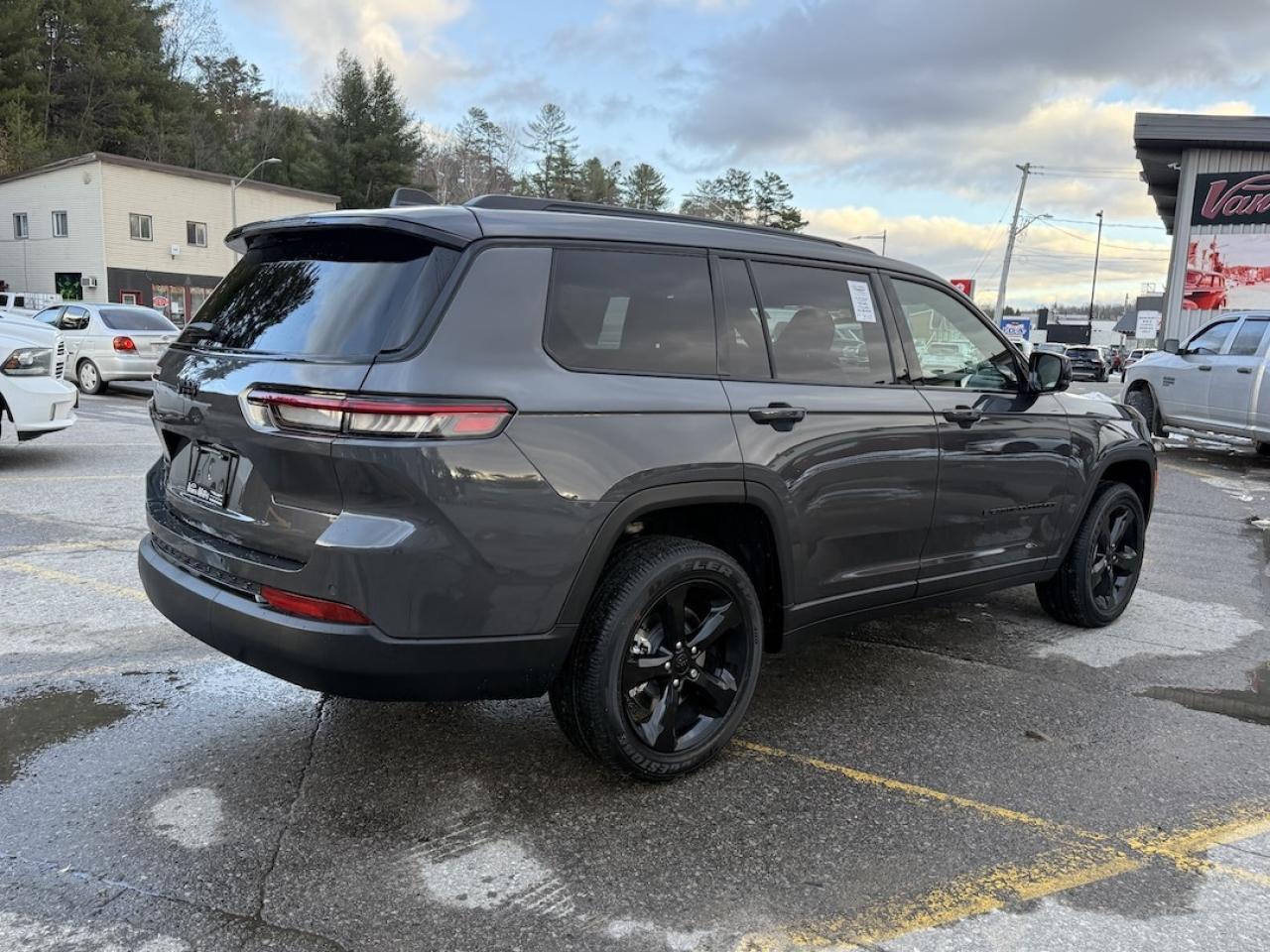 2025 Jeep Grand Cherokee L Altitude 4x4 Photo