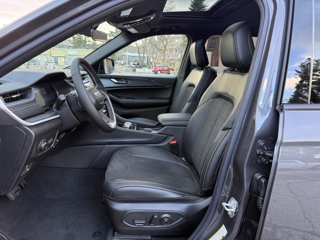 2025 Jeep Grand Cherokee L Altitude 4x4 Photo