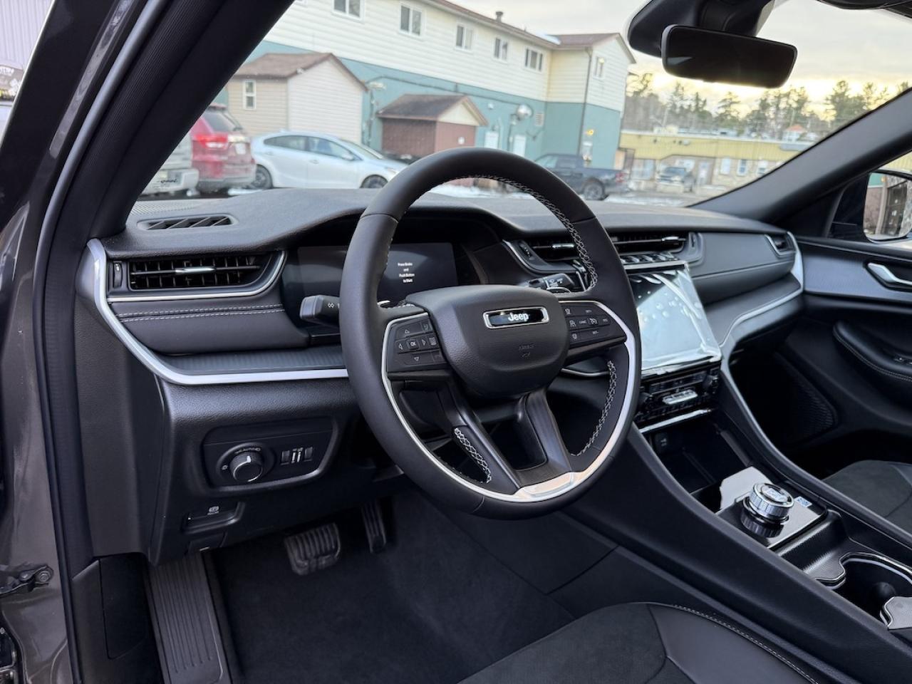 2025 Jeep Grand Cherokee L Altitude 4x4 Photo