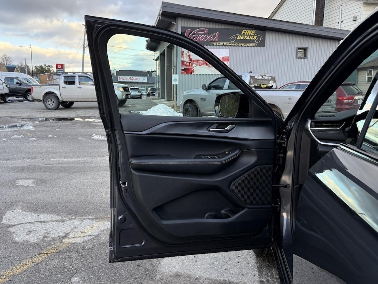 2025 Jeep Grand Cherokee L Altitude 4x4 Photo