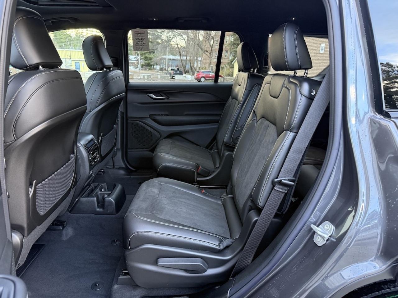 2025 Jeep Grand Cherokee L Altitude 4x4 Photo