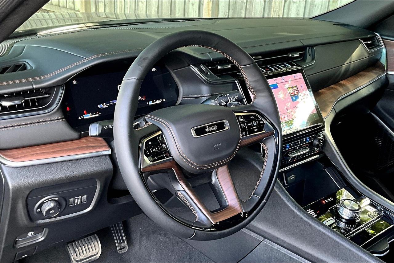 2025 Jeep Grand Cherokee SUMMIT High Altitude | Lux Tech 5 | Adv Protech 4 Photo