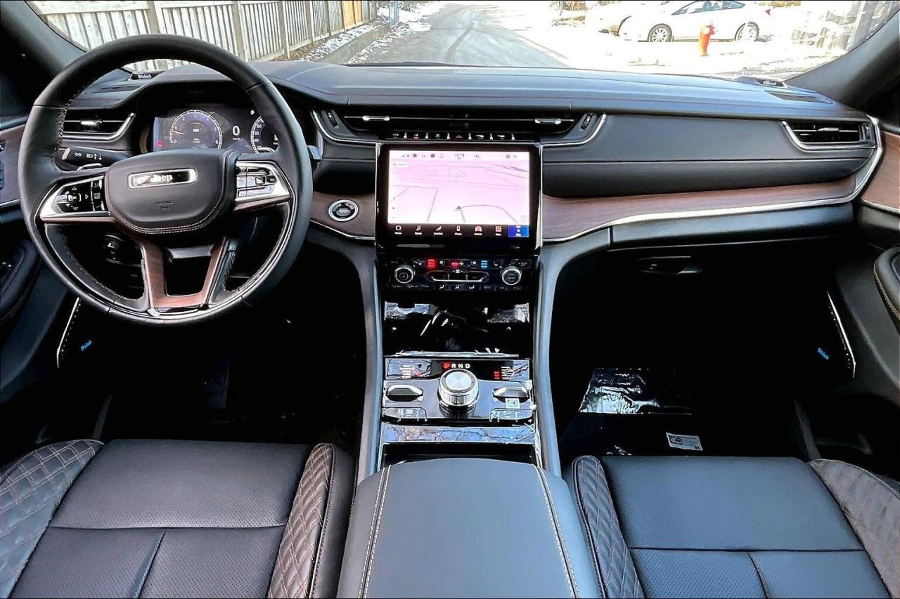 2025 Jeep Grand Cherokee L SUMMIT | HIGH ALTITUDE | 19 SPKRS | 7 PASSENGER Photo4