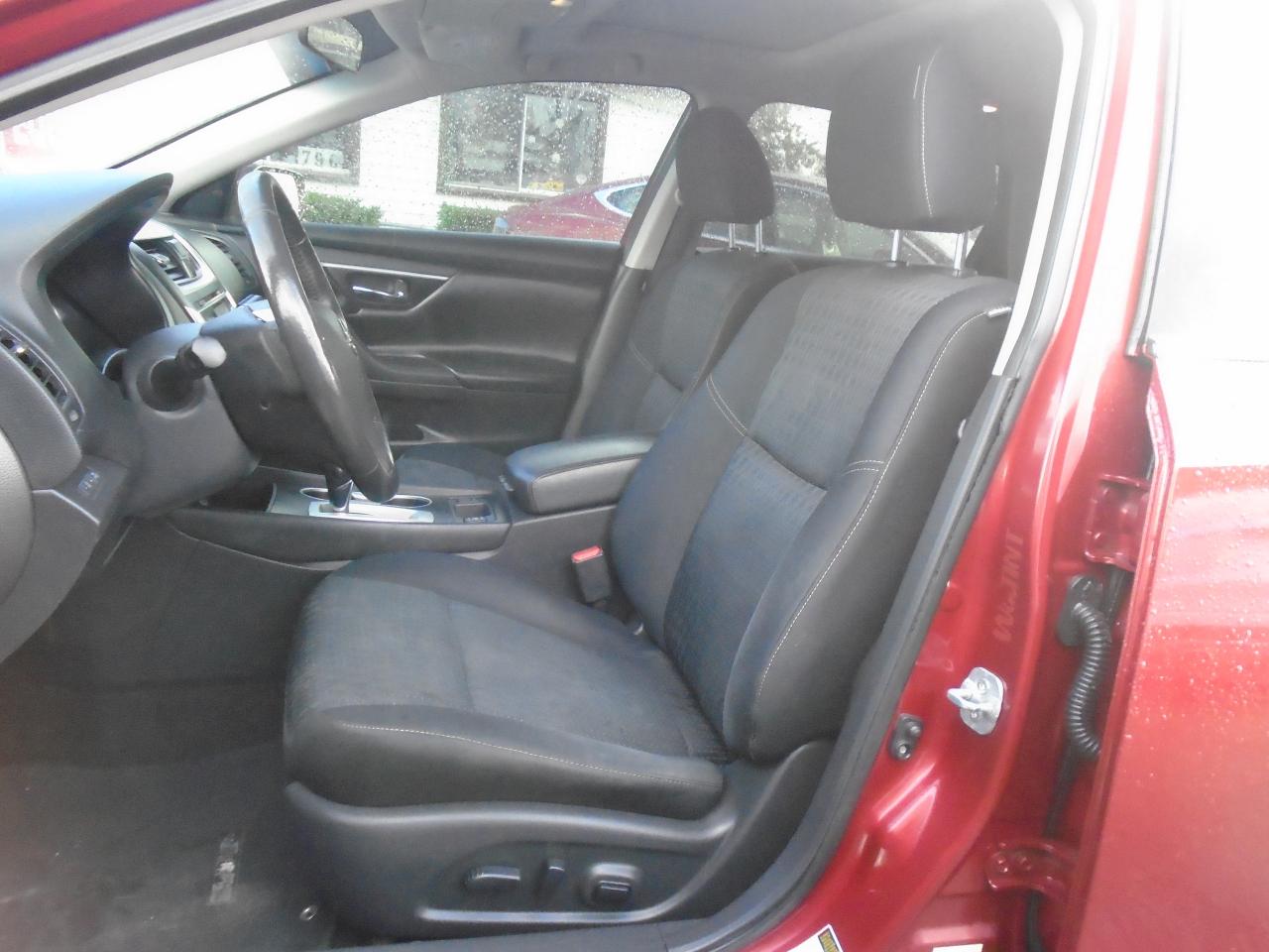 2017 Nissan Altima 4dr Sdn I4 CVT 2.5 SV - Photo #5